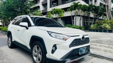 2021 Toyota RAV4 旗艦版 2.0 一手車 跑3萬公里 原版件認證車 全程原廠保養